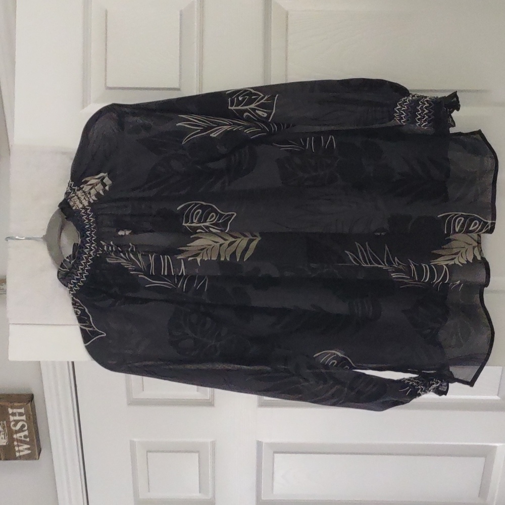 cabi #5597 Aloha Peasant Blouse. Black Gray. Size Small. Sheer Floral Print - Picture 6 of 8